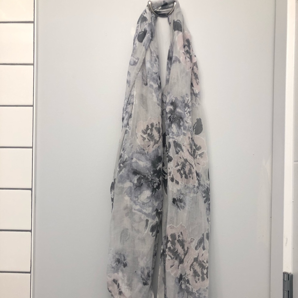 Assorted Aldo and Spring Circle Scarves - Picture 2 of 6